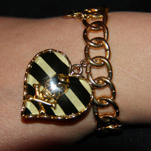 BETSEY JOHNSON SKULL bones PIRATE HEART LUCITE stretch BRACELET vintage doll